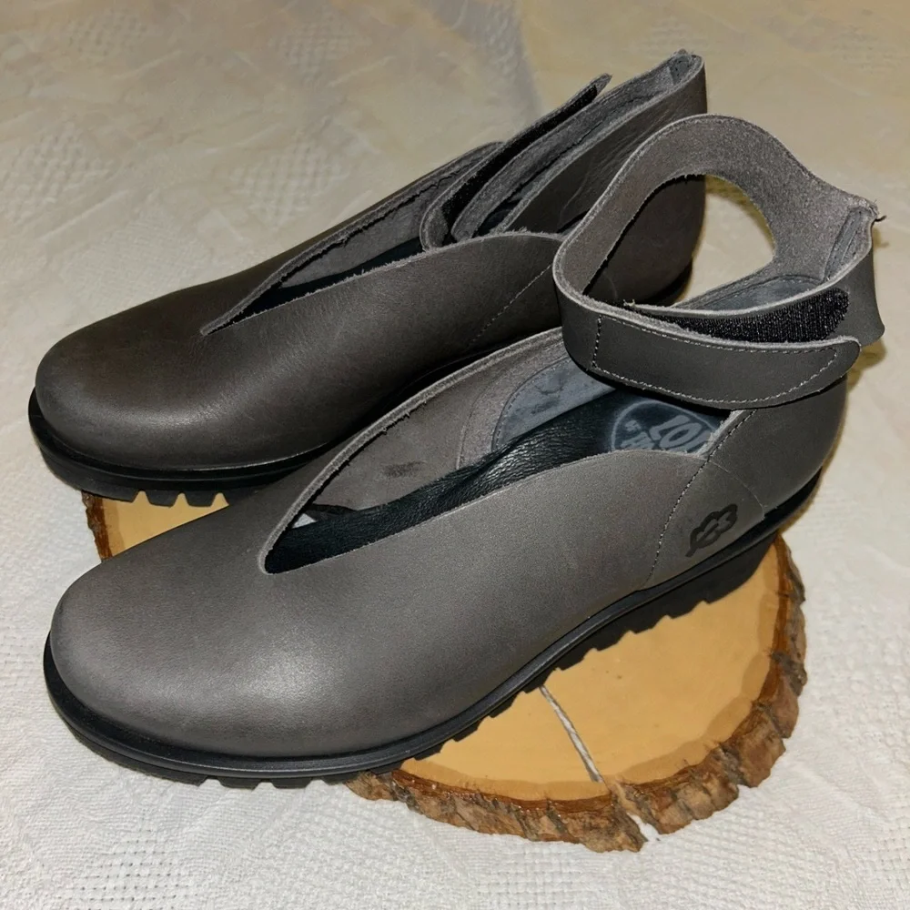 LOINTS of HOLLAND Selena Gray Leather Ankle Strap Wedge Heel Shoes Sz 38